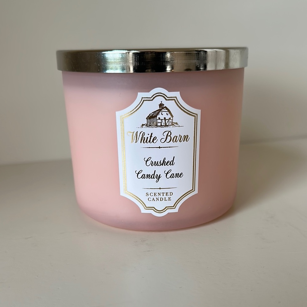 White Barn by Bath and Body Works Crushed Candy Cane 3-Wick Candle NWT